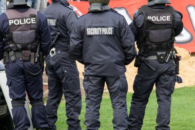  Polis memuru