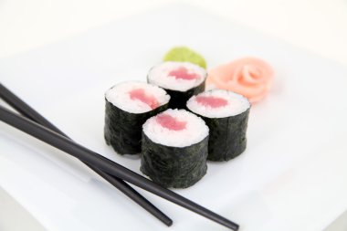 hosomaki, tuna. geleneksel Japon suşi rulo