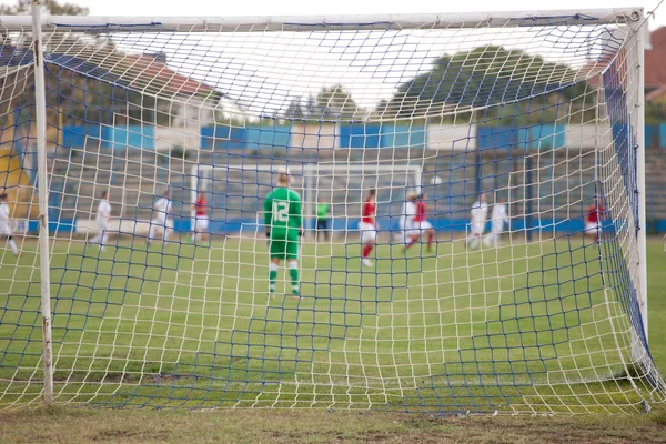 Rede de futebol durante um mach de futebol — Fotografia de Stock