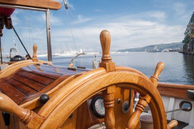 volante de barco antiguo de madera