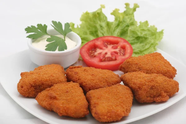 Nuggets de pollo frito con salsa —  Fotos de Stock