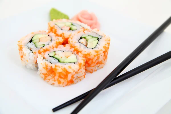 Uramaki. Rotoli di sushi giapponesi tradizionali — Foto Stock