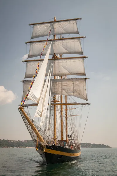 Old ship with white sales, sailing in the sea — Stock Photo, Image