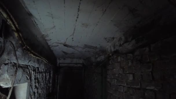 Flippant Sous Terre Sous Sol Vieux Entrepôts Abandonnés Dans Donjon — Video