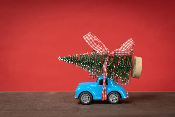 Рождественский Фон Елкой Игрушечном Автомобиле Праздник Рождества — стоковое фото