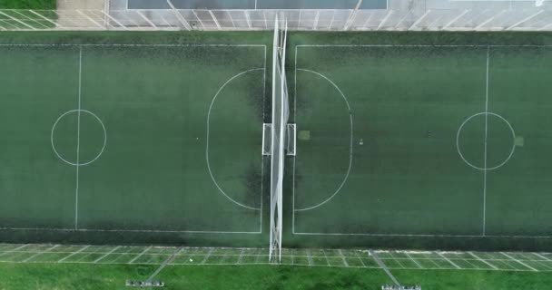 公立サッカー 公園内のサッカー場のトップダウンビュー — ストック動画