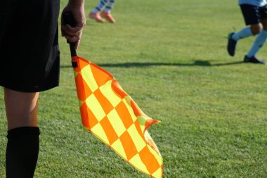 Eylem bir futbol maçı sırasında yardımcı hakemler