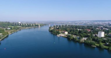 Varna 'daki Asparuhov köprüsünün 4K hava görüntüsü. Bulgaristan