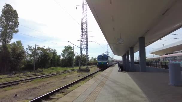 Sofya Bulgaristan Mayıs 2020 Sofya Merkez Istasyonuna Tren Geliyor — Stok video