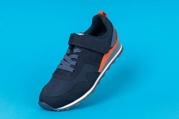 Correr Sapato Esportivo Fundo Azul Sapato Corrida Sapatilha Treinador Sapato — Fotografia de Stock