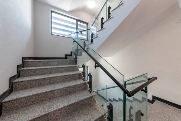 Moderne Trap Tussen Verdiepingen Trappen Met Metalen Rail Modern Gebouw — Stockfoto