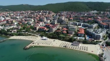Karadeniz kıyısındaki Saint Vlas tatil beldesinin havadan görüntüsü. Ünlü yaz beldesi Sveti Vlas, Burgaz Bölgesi, Bulgaristan