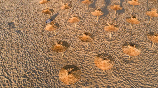 Vista Aérea Praia Com Guarda Chuvas Palha Varna Bulgária — Fotografia de Stock