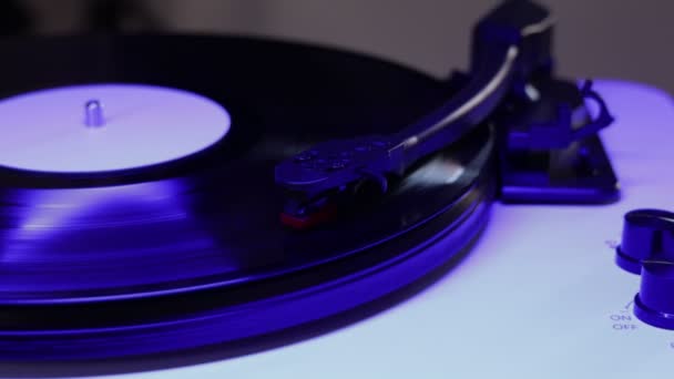 Vinylskivspelare Med Vinylplatta Grammofonskivspelare Retro Ljud Teknik För Att Spela — Stockvideo