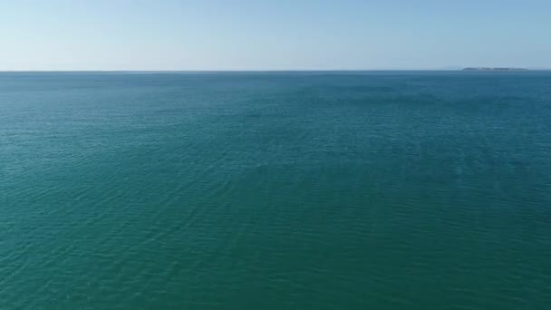 Vôo Vídeo Sobre Oceano Mar Perto Água — Vídeo de Stock