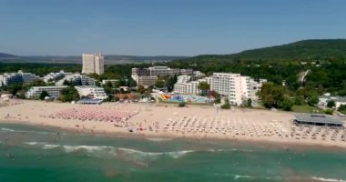 Bulgaristan 'ın Albena kentinin havadan görünüşü. Albena, Bulgaristan 'ın kuzeydoğusunda Varna' ya 30 km uzaklıktaki büyük bir Karadeniz tatil beldesi.