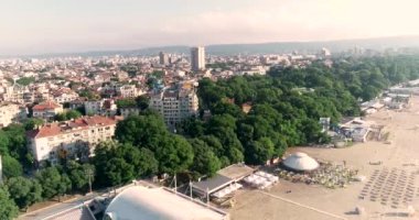 Varna ve sahilin havadan görünüşü. Bulgaristan 'ın deniz başkenti.