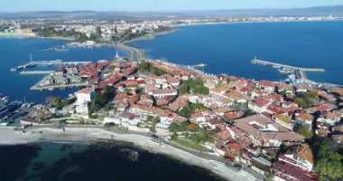 Nessebar, Bulgaristan Karadeniz sahil üzerinde Antik kentin havadan görünümü.