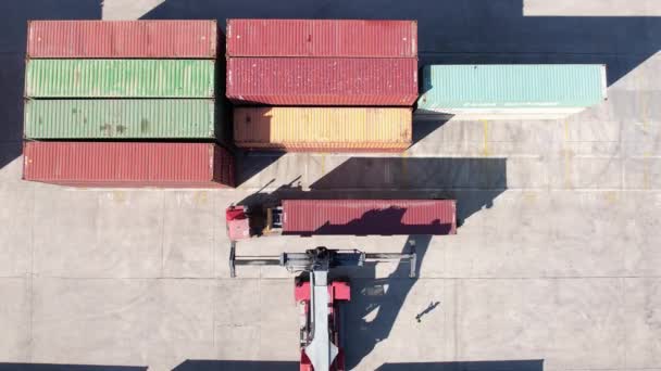 Container Handler Caricamento Camion Nel Terminal Portuale Trasporto Dei Container — Video Stock