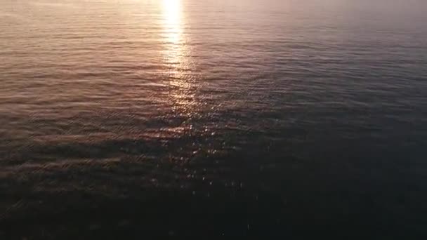 Voar Sobre Oceano Mar Nascer Sol Perto Água — Vídeo de Stock