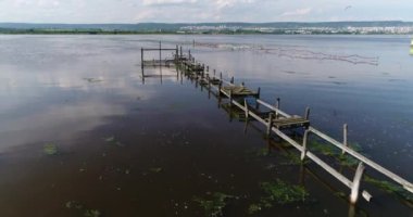 Bulgaristan 'ın Varna Gölü' ndeki eski balıkçı limanının havadan görüntüsü