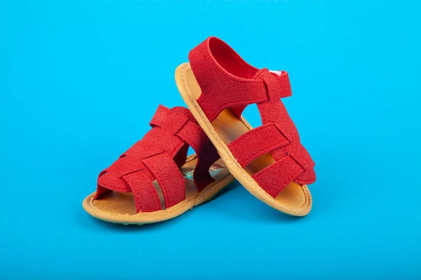 Pár Dětských Sandálů Boty Modrém Pozadí — Stock fotografie