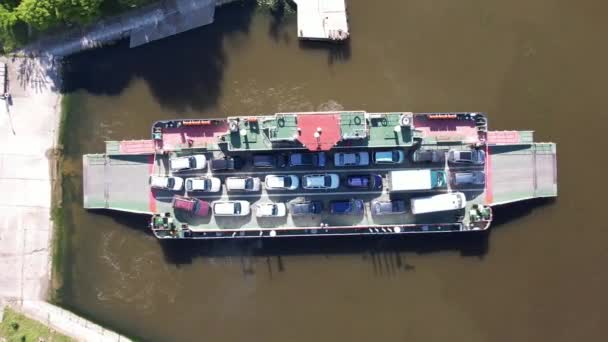 Blick Von Oben Auf Fährschiffe Die Autos Transportieren Fähre Bringt — Stockvideo