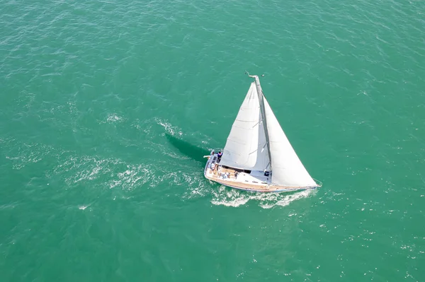 Aerial View Sailing Yacht White Sail — Stock Photo, Image