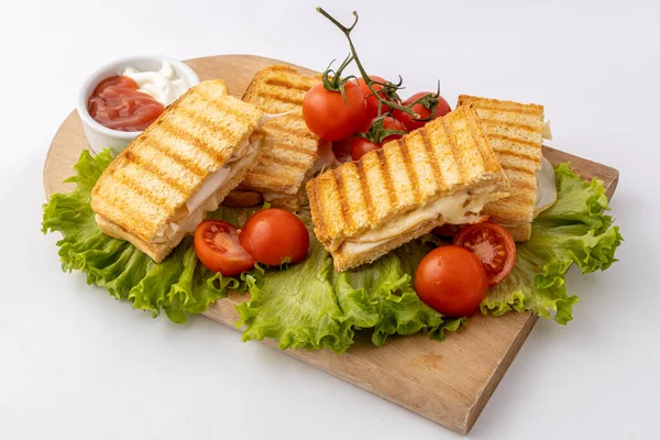 Sandwichs Club Savoureux Avec Jambon Fromage Sur Table Bois Toasts — Photo