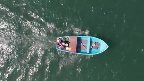 Vista Arriba Hacia Abajo Barco Pesca Madera Pescador Vela — Vídeo de stock
