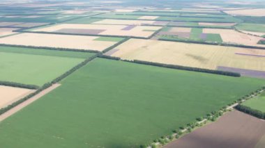 Çeşitli tarım türlerine sahip alanların havadan görünüşü