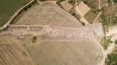 Arkeolojik kazı. Arkeolojik kazılar ve arkeolog kampının hava görüntüsü. 