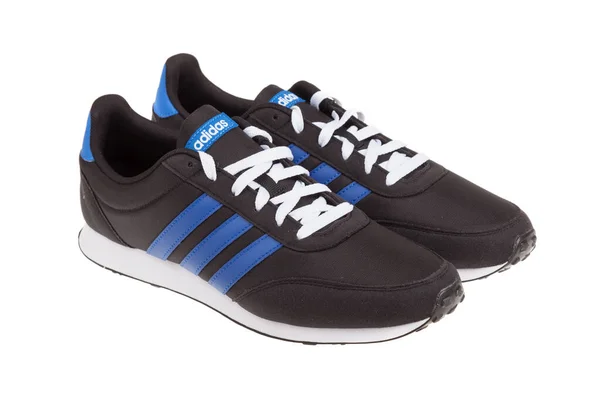 Varna Bulgaristan Temmuz 2018 Adidas Racer Spor Ayakkabıları Ürün Çekimi — Stok fotoğraf