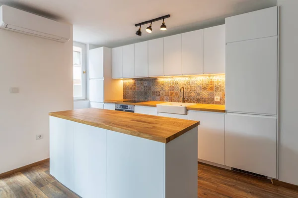 Nieuwe Moderne Keuken Nieuw Huis Interieur Fotografie Houten Vloer — Stockfoto