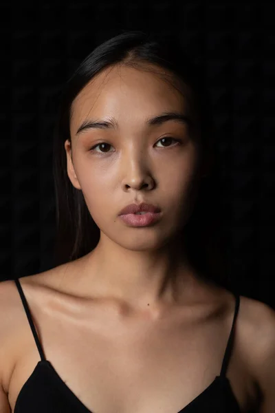Porträtt Attraktiv Asiatisk Kvinna Modellprovningar — Stockfoto