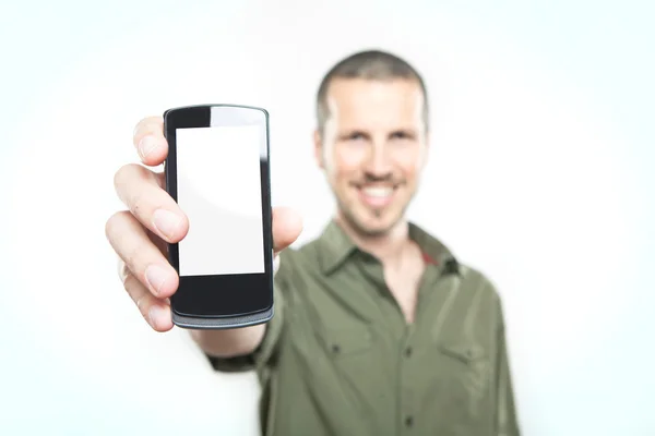 Youn hombre mostrando un teléfono inteligente Imagen De Stock