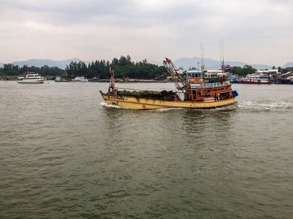Tayland bir balıkçı teknesi