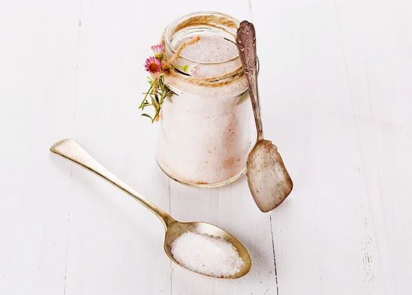 Himalayan pink salt in a glass jar on wood background — Stok Foto