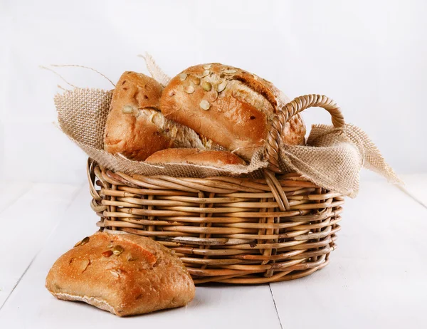 白い背景の上のチャバタのパン — ストック写真