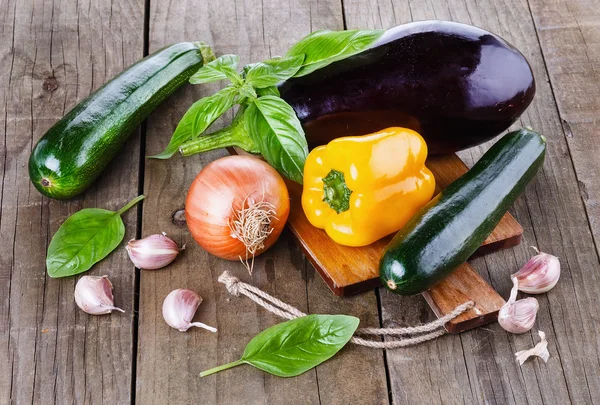 Colorful fresh vegetables over wooden background — Stock Photo, Image