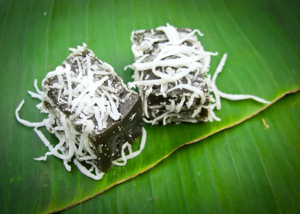 Thailändsk efterrätt kallas pieak-poon — Stockfoto