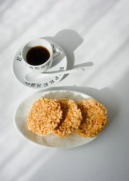 由稻谷制成的泰国甜点称为 nangled — 图库照片
