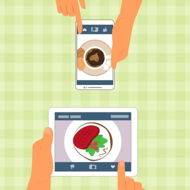 adam ve kadın ve onların gıda gadget'lar yerleştirilir