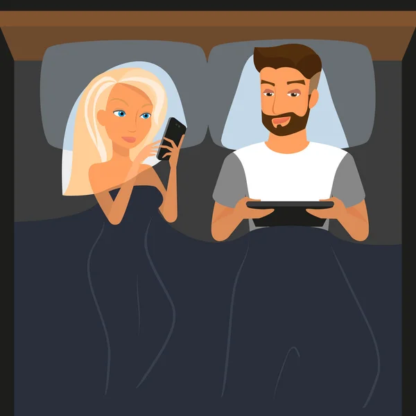 Ευτυχισμένο ζευγάρι χρησιμοποιώντας ψηφιακές συσκευές στο κρεβάτι τη νύχτα — Διανυσματικό Αρχείο