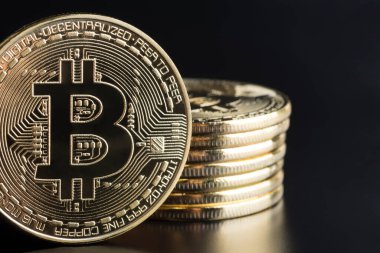 İstanbul, Türkiye - 27 Temmuz 2018: Bitcoin Sanal Para Biriminin Stüdyo Çekimi (Kripto Para Birimi)