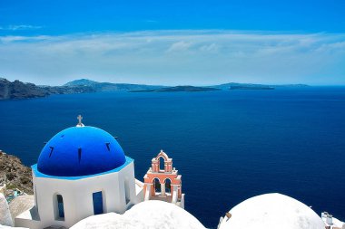 Santorini sahnesi mavi kubbe kiliseleri, Oia