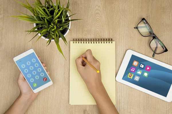 Women Phone Calls Taking Notes — Stock Photo, Image