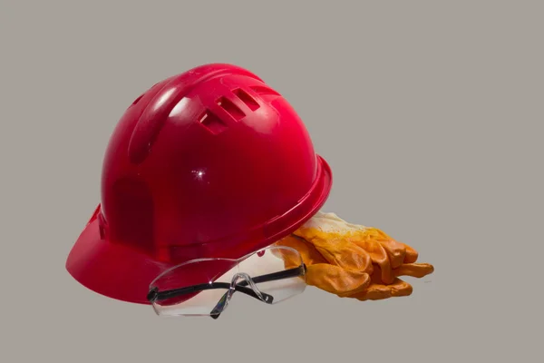 Capacete de segurança vermelho no fundo branco. Chapéu duro isolado no whit — Fotografia de Stock