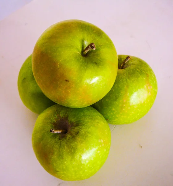 Zielone Jabłka Kwaśne Jabłka Pyszne Drzewa Rosną — Zdjęcie stockowe