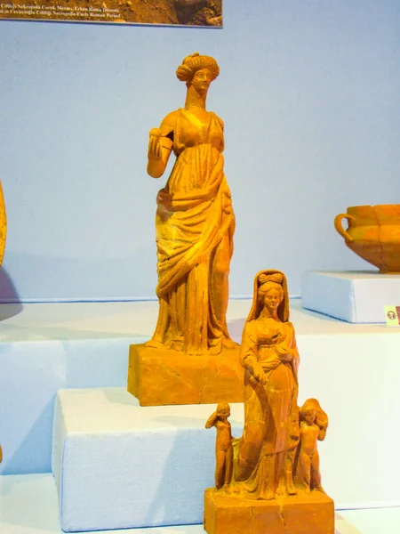 Clay Statues Two Women Kids Antique Hand Made 200 Roman — Zdjęcie stockowe